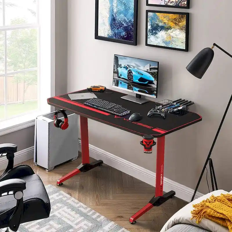 Bureau de jeu ergonomique en T pour PC avec tapis de souris intégral, support de manette, porte-gobelet et crochet pour casque