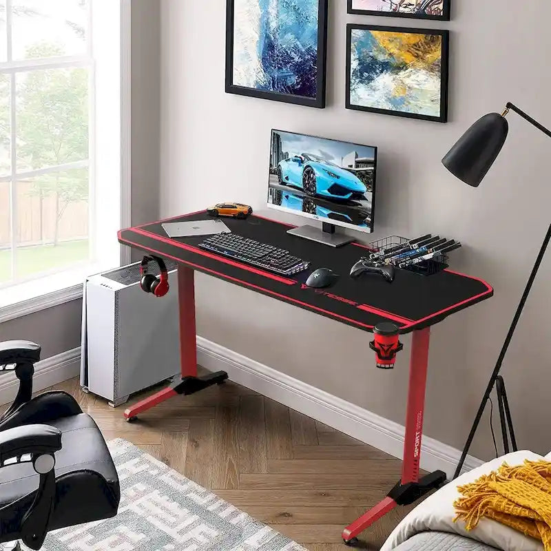 Bureau de jeu ergonomique en T pour PC avec tapis de souris intégral, support de manette, porte-gobelet et crochet pour casque